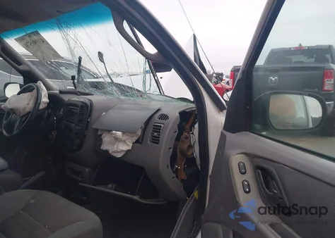 2001 Ford Escape Xlt from USA, damaged, VIN 1FMYU03131KF55411